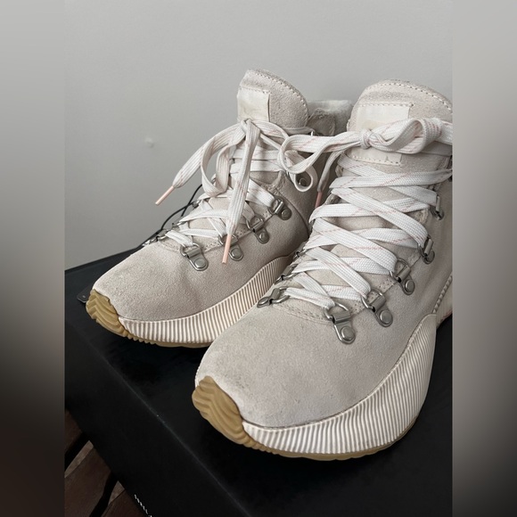 Sorelš¤Out N About III Conquest Beige Waterproof Boot - Picture 6 of 13